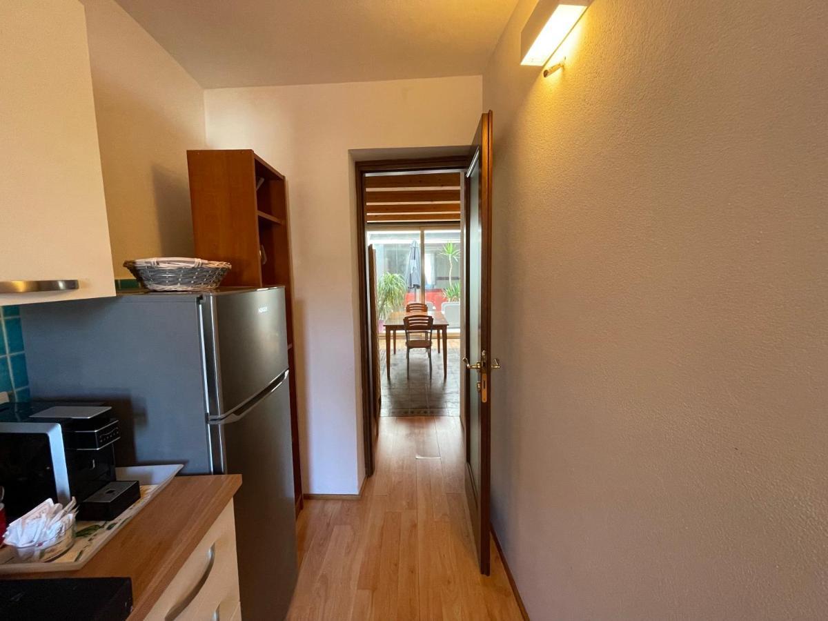 Domo Is Solus - Affittacamere - Living SantʼAntìoco Esterno foto